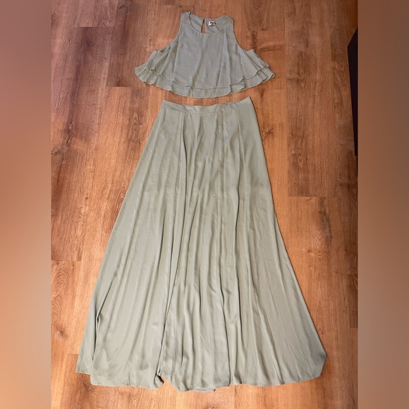 Show Me Your Mumu King’s Crop Top and Princess Di Maxi Skirt - Picture 3 of 10